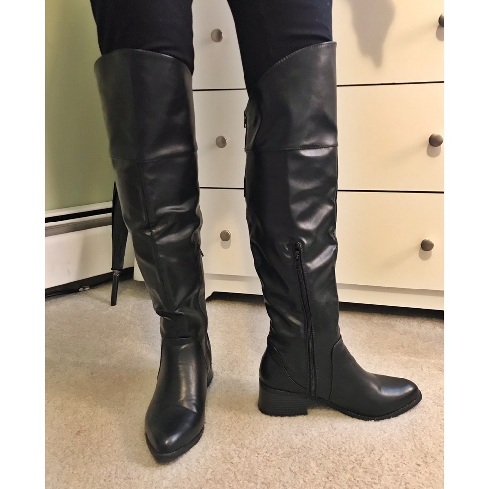 NWOT Knee high black boots!